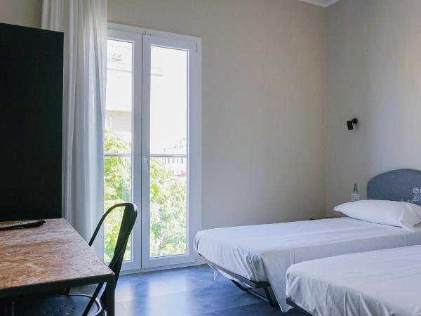 Piccolo Catalunya Hostel : photo 4 de la chambre chambre double ou lits jumeaux avec salle de bains privative