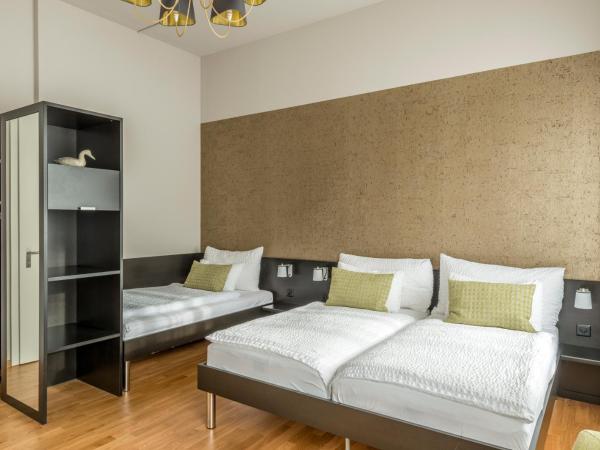 Boutique Hotel KARL : photo 1 de la chambre chambre triple supérieure - vue sur montagne et rivière