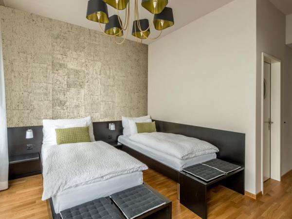 Boutique Hotel KARL : photo 2 de la chambre chambre quadruple supérieure avec balcon - vue sur rivière