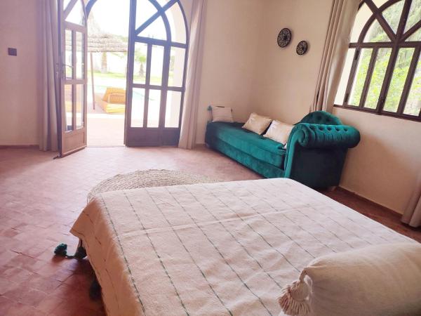 Riad Bini-Ddik : photo 5 de la chambre chambre lit queen-size - vue sur piscine