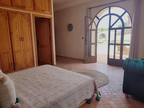 Riad Bini-Ddik : photo 6 de la chambre chambre lit queen-size - vue sur piscine