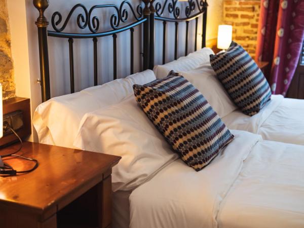 San Sebastián DOT Rooms : photo 10 de la chambre chambre lits jumeaux avec salle de bains commune