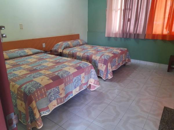 Hotel Avenida : photo 4 de la chambre chambre triple