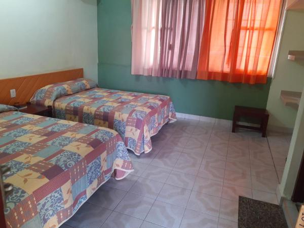 Hotel Avenida : photo 7 de la chambre chambre triple
