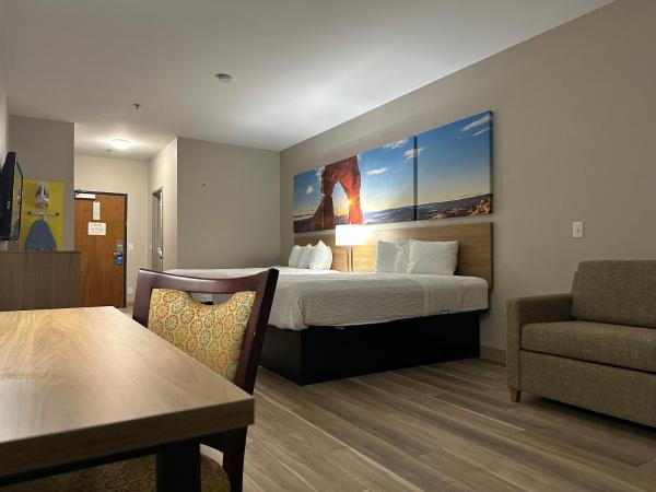 Days Inn by Wyndham Oklahoma City : photo 10 de la chambre chambre deluxe avec 2 lits queen-size - non-fumeurs
