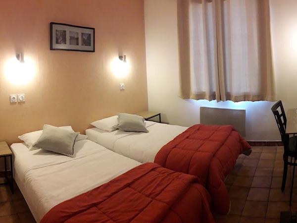 Hôtel Saint Michel : photo 1 de la chambre chambre lits jumeaux avec douche