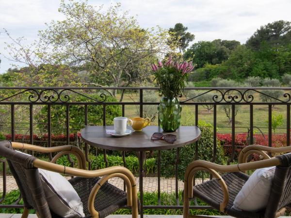 Hotel Les Messugues : photo 2 de la chambre chambre double de luxe avec terrasse ou balcon