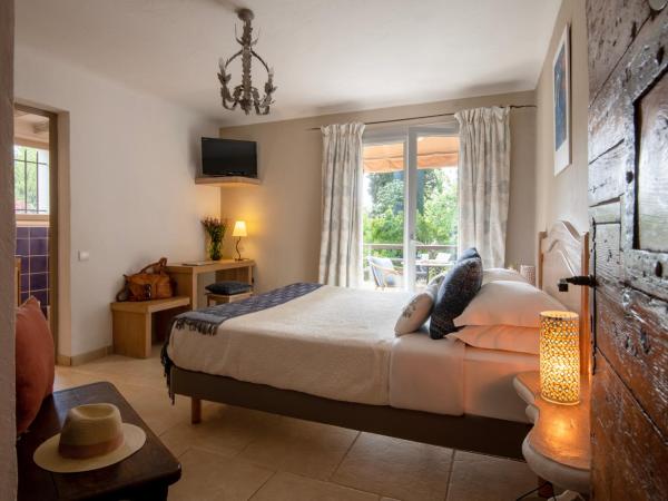 Hotel Les Messugues : photo 9 de la chambre chambre double de luxe avec terrasse ou balcon