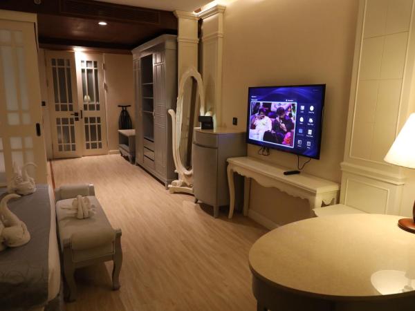 Regenta Central RS Chennai OMR SIPCOT : photo 1 de la chambre king suite with 15% discount on food and soft beverages