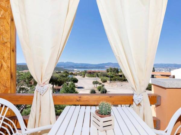 Casa Sharon appartamento vista mare ad Olbia : photo 1 de la chambre chambre double avec salle de bains privative