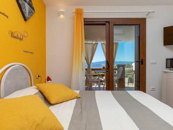 Casa Sharon appartamento vista mare ad Olbia : photo 8 de la chambre chambre double avec salle de bains privative