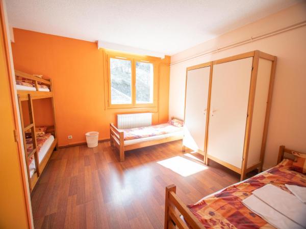 Chalet Annapurna : photo 3 de la chambre chambre quadruple avec douche