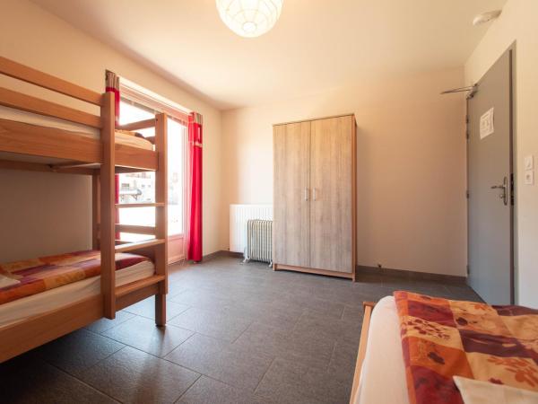 Chalet Annapurna : photo 6 de la chambre chambre triple avec salle de bains privative