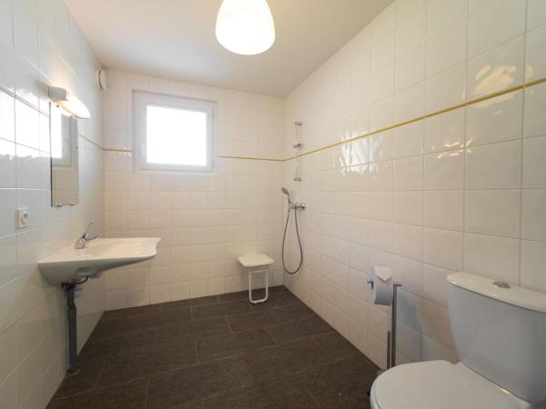 Chalet Annapurna : photo 7 de la chambre chambre triple avec salle de bains privative