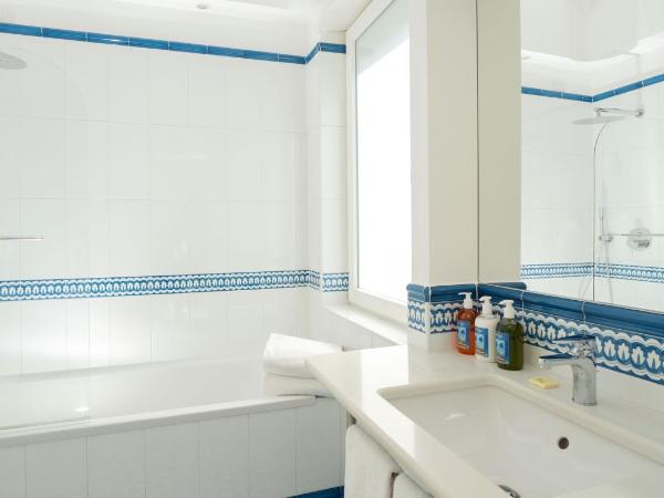 Hotel Syrene : photo 6 de la chambre chambre double ou lits jumeaux avec balcon - vue sur jardin