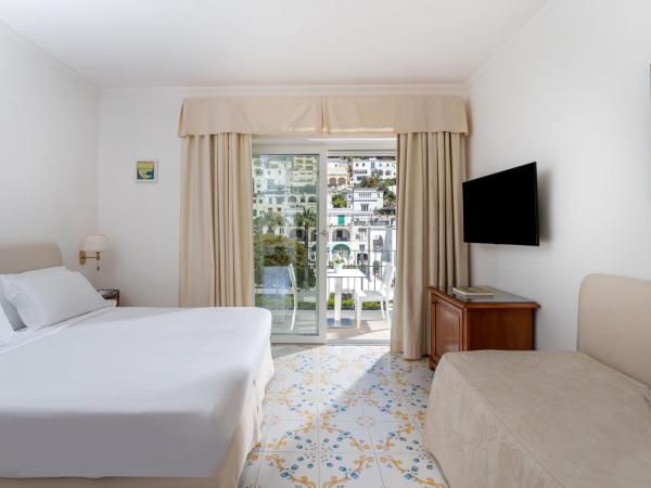 Hotel Syrene : photo 1 de la chambre chambre triple - vue sur jardin
