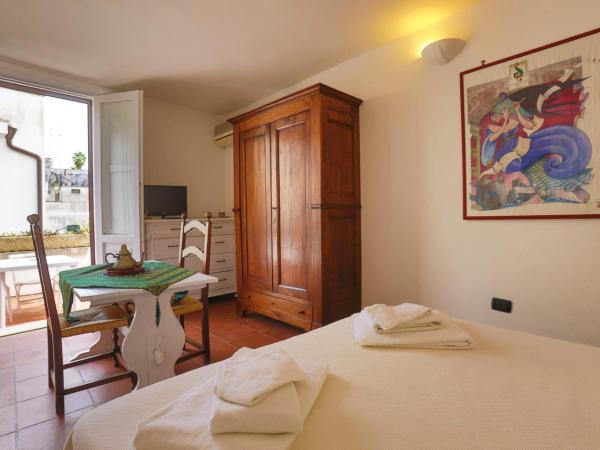 Chiesa Greca - SIT Rooms & Apartments : photo 4 de la chambre chambre double avec terrasse