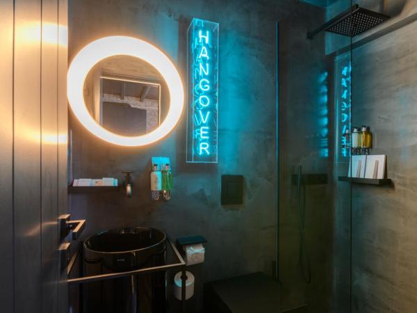 She Mykonos Boutique Hotel : photo 7 de la chambre suite lit queen-size – vue sur mer