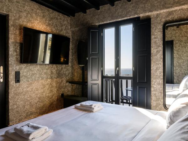 She Mykonos Boutique Hotel : photo 9 de la chambre suite lit queen-size – vue sur mer