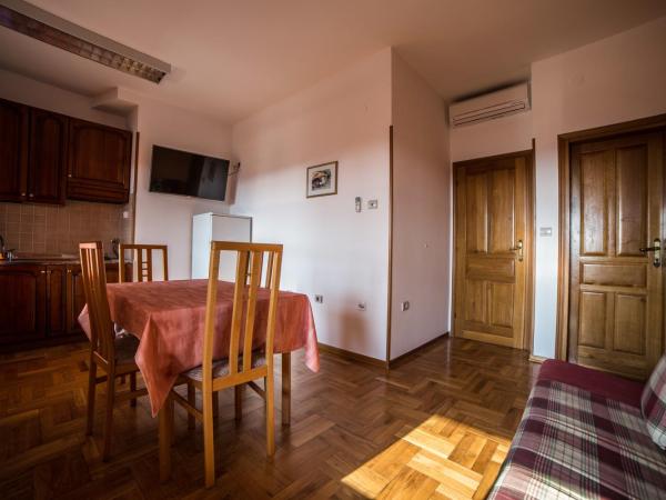 Pansion Valbruna : photo 1 de la chambre appartement familial