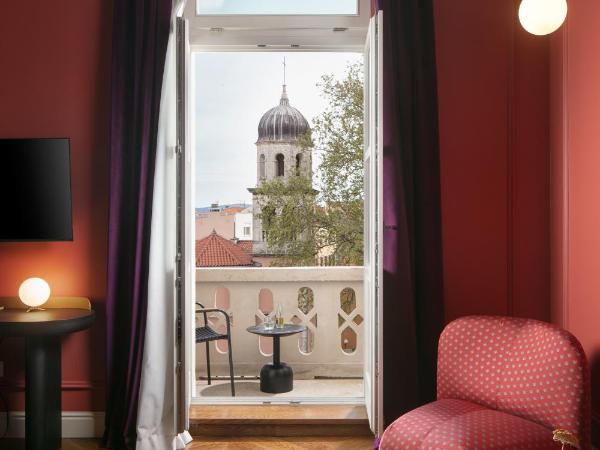 Almayer Art & Heritage Hotel and Dépendance : photo 9 de la chambre chambre double deluxe avec balcon - bâtiment annexe