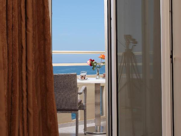 Kronos Hotel : photo 2 de la chambre chambre double ou lits jumeaux - vue sur mer