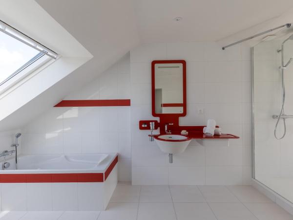 Villa Misano : photo 4 de la chambre chambre double avec salle de bains privative