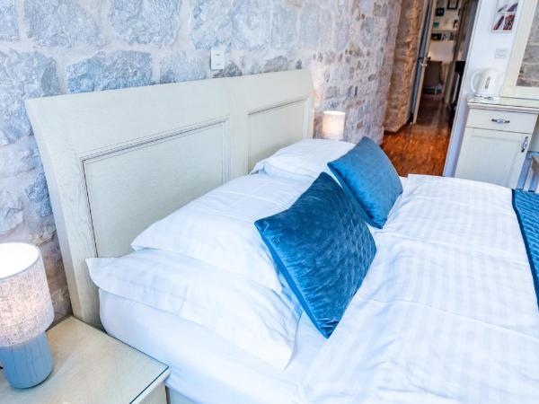 Luxury Rooms Lucija and Luka : photo 8 de la chambre chambre double ou lits jumeaux de luxe - vue sur vieille ville - narodni trg 10