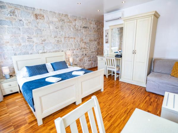 Luxury Rooms Lucija and Luka : photo 4 de la chambre chambre double ou lits jumeaux de luxe - vue sur vieille ville - narodni trg 10