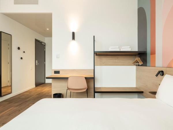 B&B HOTEL Namur : photo 5 de la chambre chambre double - accessible aux personnes à mobilité réduite 