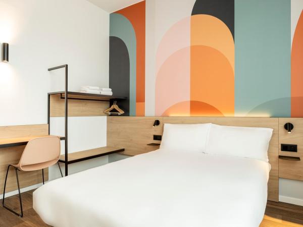 B&B HOTEL Namur : photo 2 de la chambre chambre double - accessible aux personnes à mobilité réduite 