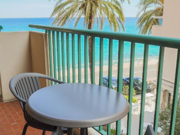 Princess Et Richmond : photo 2 de la chambre chambre double ou lits jumeaux avec balcon - vue latérale sur mer