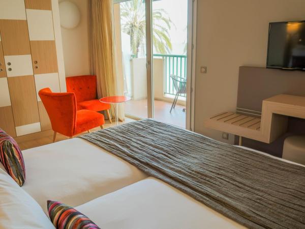 Princess Et Richmond : photo 1 de la chambre chambre double ou lits jumeaux avec balcon - vue latérale sur mer