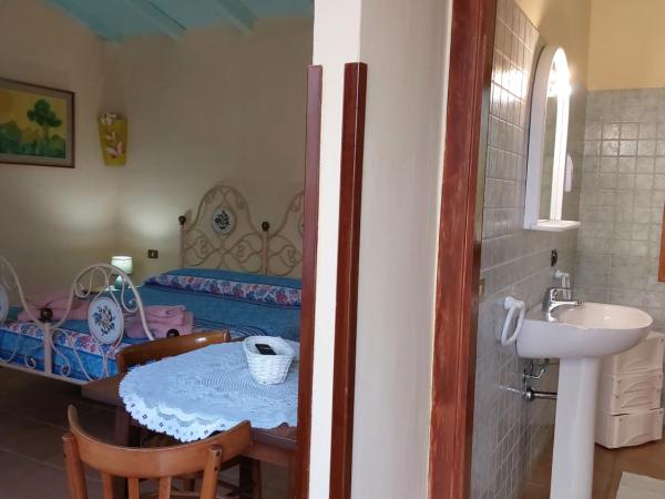 Agriturismo Agrisole : photo 4 de la chambre chambre double - vue sur jardin