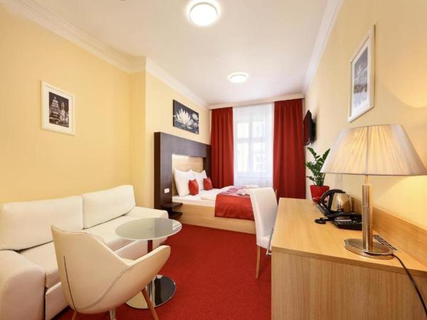 Martin Hotel Prague : photo 1 de la chambre chambre double avec lit d'appoint