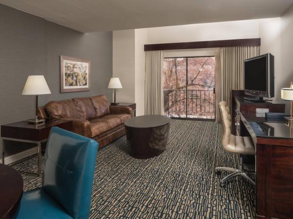 Sheraton Salt Lake City : photo 4 de la chambre larger guest room, 1 king, sofa bed, courtyard view