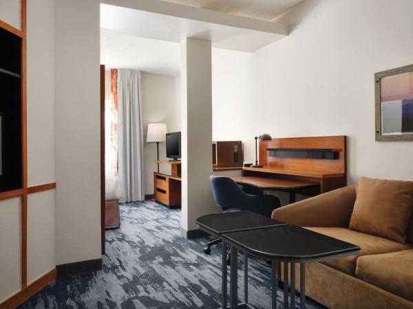 Fairfield Inn and Suites Austin South : photo 10 de la chambre studio lit king-size avec canapé-lit