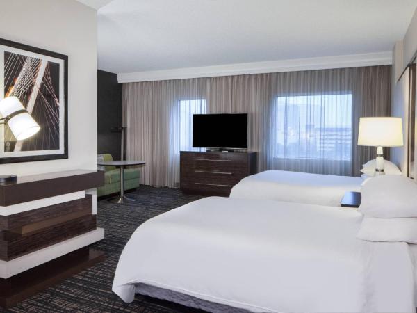Dallas Marriott Suites Medical/Market Center : photo 1 de la chambre renovated one-bedroom suite with two double beds and sofa bed - high floor