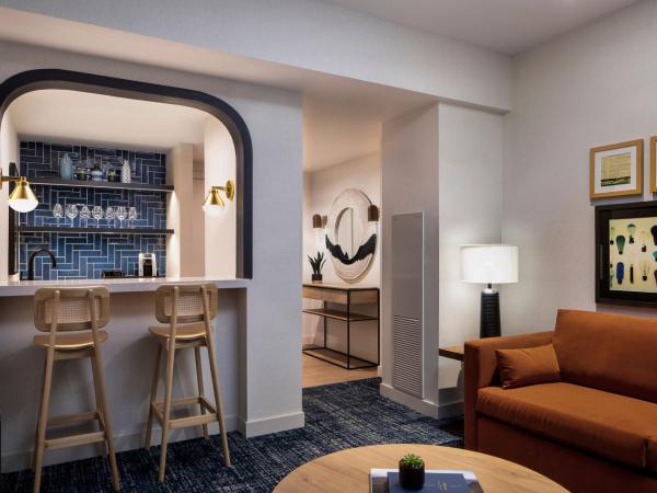 The Ellison, Oklahoma City, a Tribute Portfolio Hotel : photo 2 de la chambre suite 1 chambre lit king-size – vue sur ville