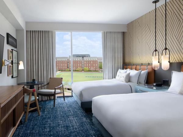 The Ellison, Oklahoma City, a Tribute Portfolio Hotel : photo 1 de la chambre queen room with two queen beds and urban view