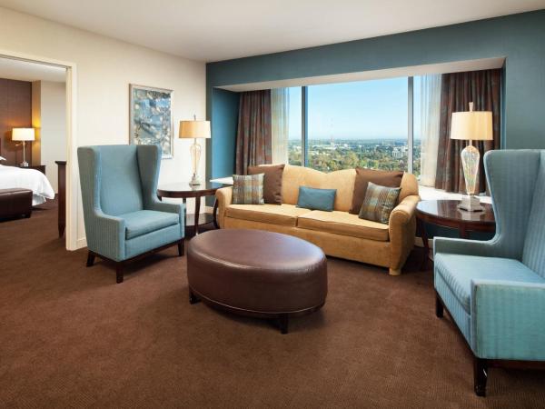 Sheraton Grand Sacramento : photo 1 de la chambre family suite 2 bathrooms, m club lounge access, 1 king 