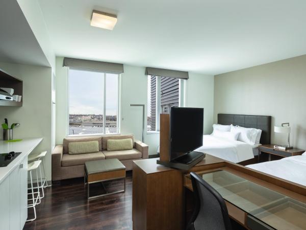 Element Boston Seaport District : photo 2 de la chambre suite studio avec 2 lits queen-size