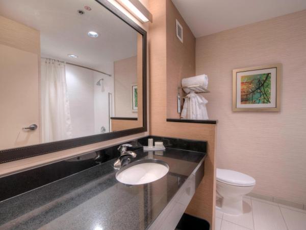 Fairfield Inn & Suites by Marriott Charlotte Airport : photo 2 de la chambre chambre lit queen-size avec 2 lits queen-size