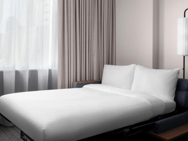 Courtyard by Marriott Calgary Downtown : photo 4 de la chambre chambre lit king-size