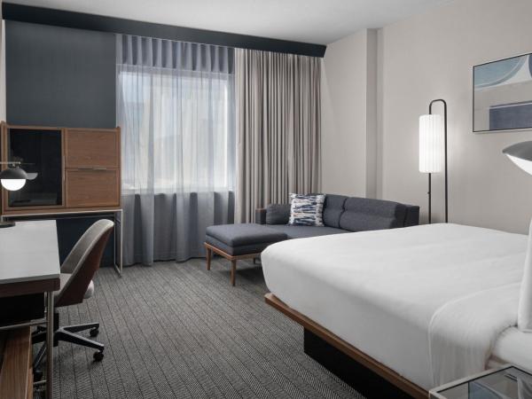 Courtyard by Marriott Calgary Downtown : photo 1 de la chambre chambre lit king-size