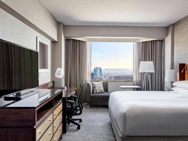 San Francisco Marriott Union Square : photo 1 de la chambre chambre lit king-size - vue sur ville ou baie