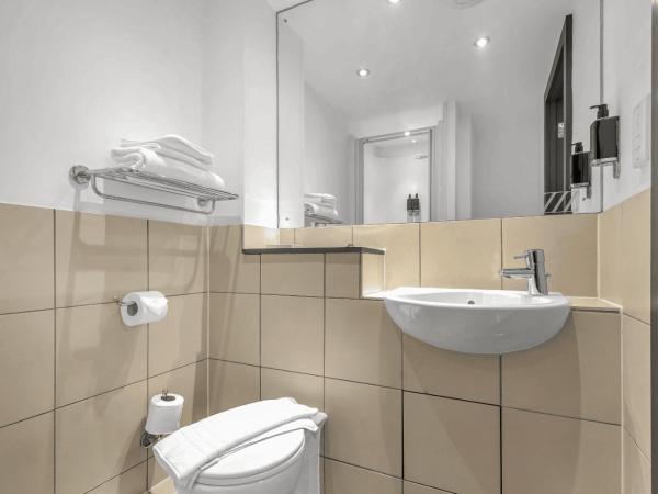 Roomzzz Leeds City West : photo 1 de la chambre chambre double supérieure