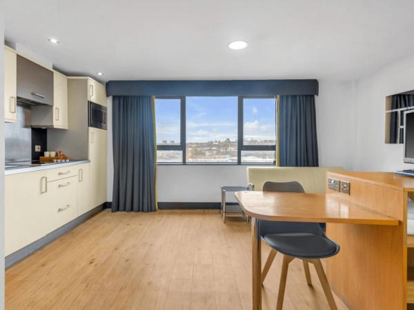 Roomzzz Leeds City West : photo 4 de la chambre studio standard