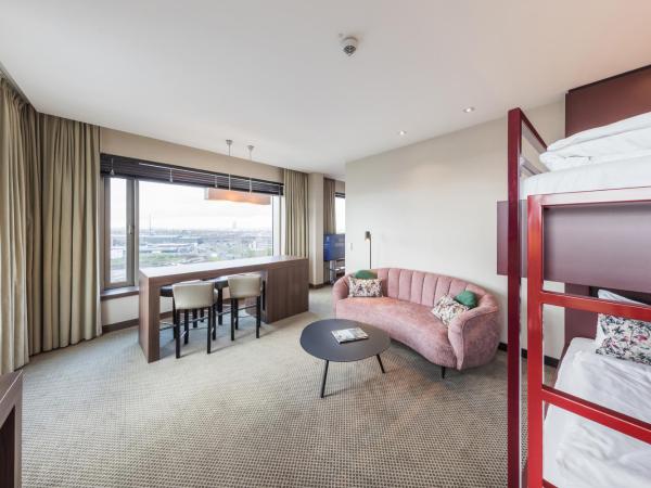 Van der Valk Hotel Düsseldorf : photo 1 de la chambre suite familiale