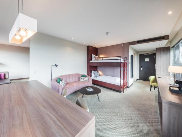Van der Valk Hotel Düsseldorf : photo 2 de la chambre suite familiale